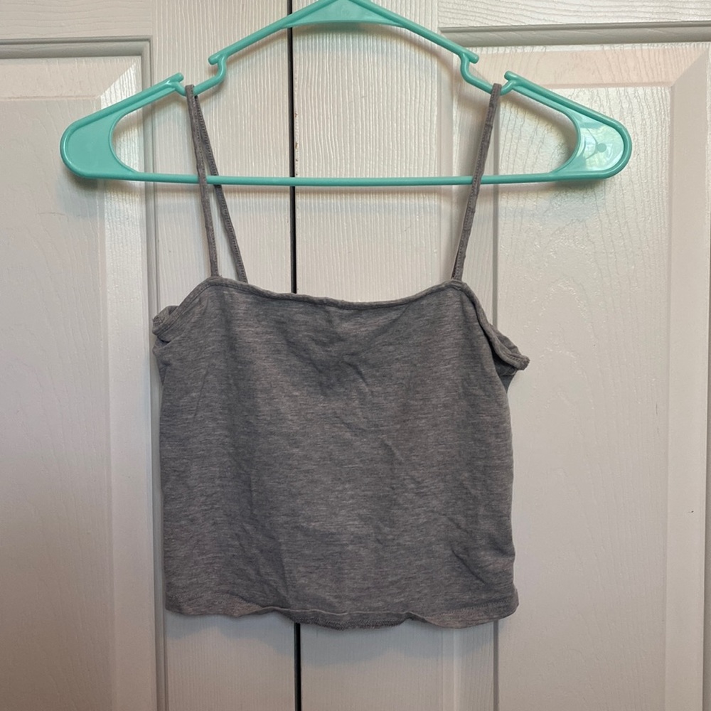 gray tank top